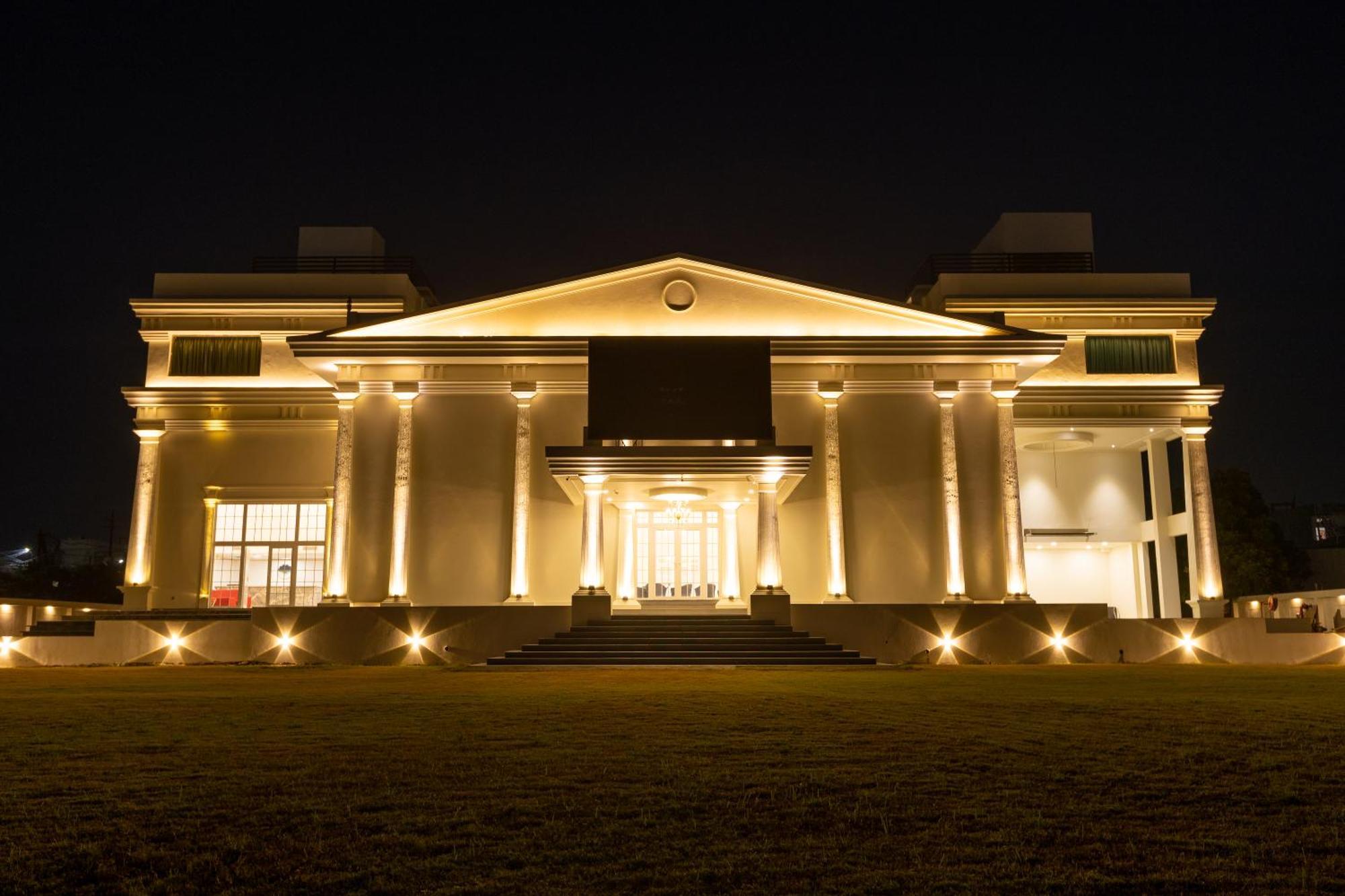 The Grand Monarch Hotel, Ujjain Exterior photo