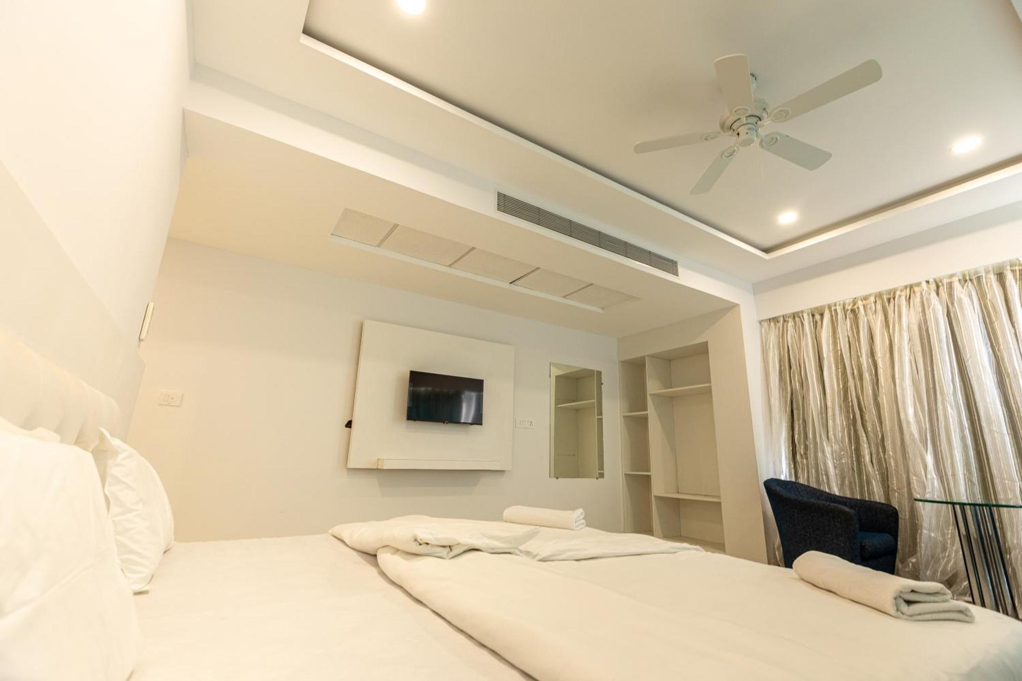 The Grand Monarch Hotel, Ujjain Exterior photo